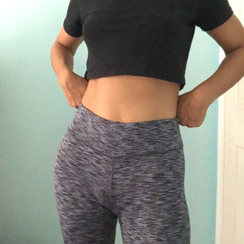 Mid Rise Capri Leggings - Picture 2 of 7